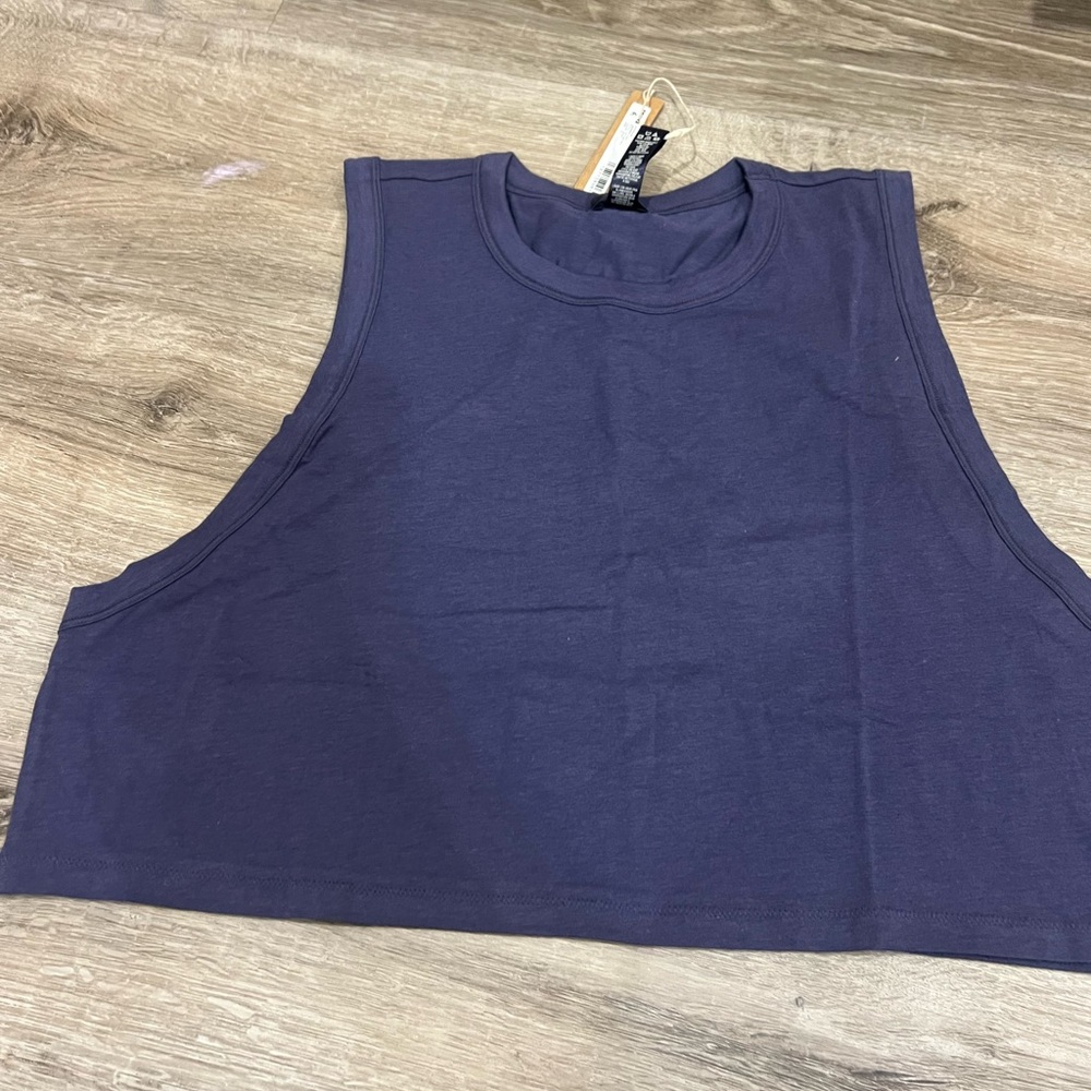 NWT skims boyfriend crop top small